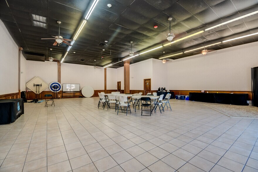 More Photos Of 5819 10th St, Katy Storefront For Sale