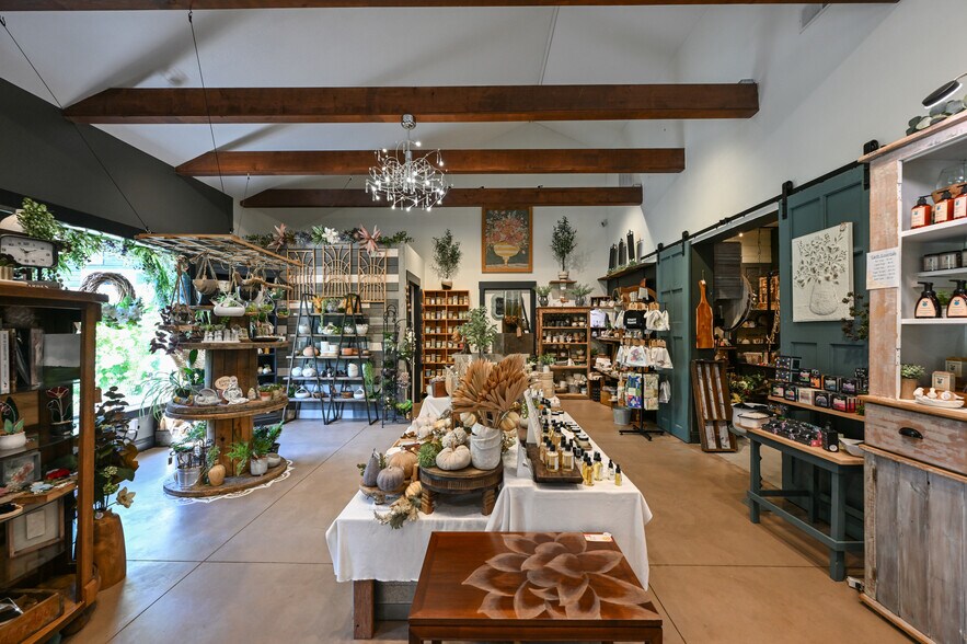 More Photos Of 4434 Wadsworth Rd, Norton Freestanding For Sale