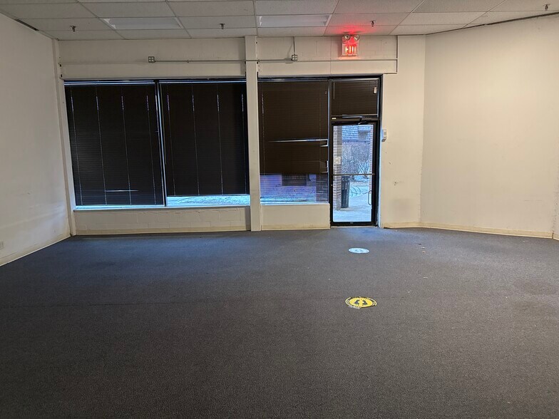 More Photos Of 321-401 E Dundee Rd, Wheeling Storefront For Lease