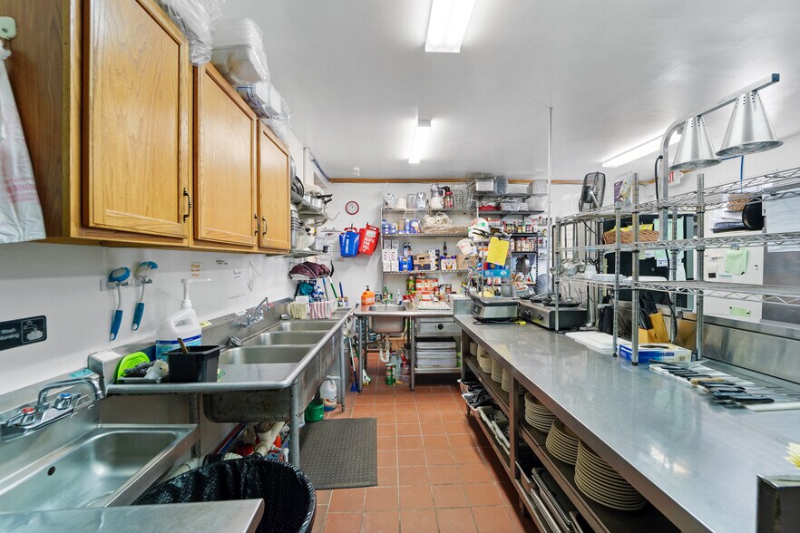 More Photos Of 60 Lake Lorain Rd, Poyntelle Restaurant For Sale