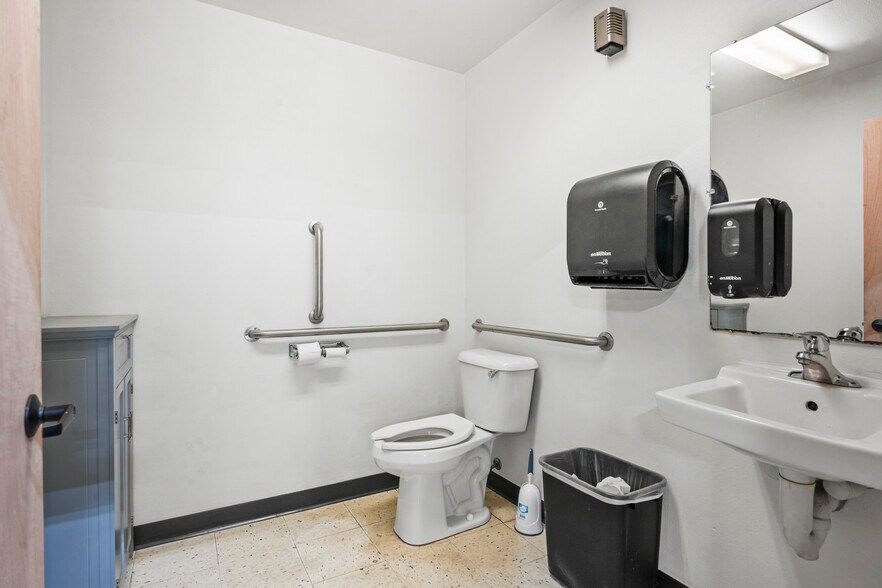 More Photos Of 4811 Curtis Rd, Dodgeville Warehouse For Sale