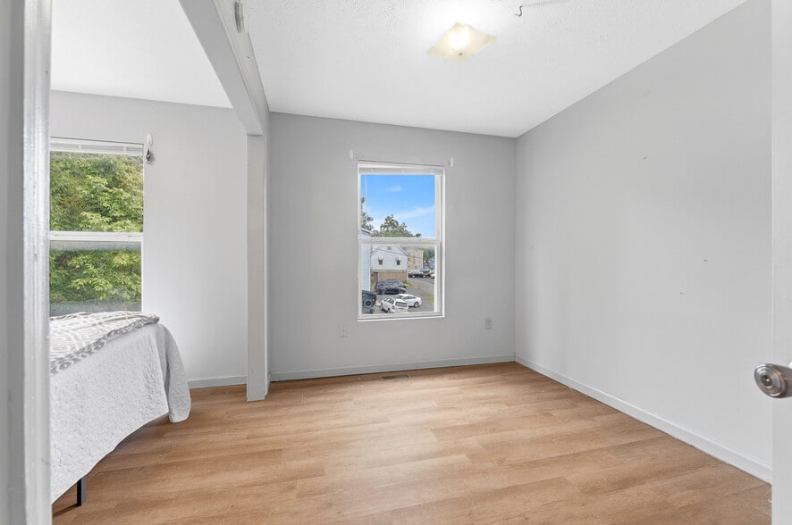 More Photos Of 409 McLane Avenue, Morgantown Apartments For Sale