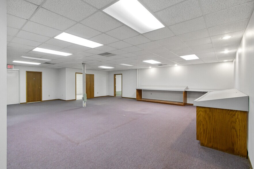 More Photos Of 115 E Conant St, Portage Office For Sale