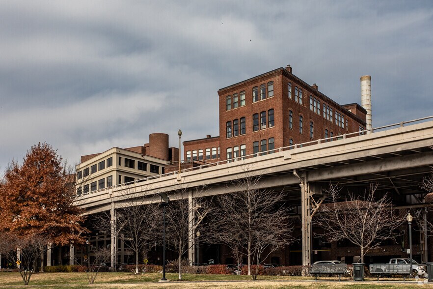 More Photos Of 3299 K St NW, Washington Office For Lease