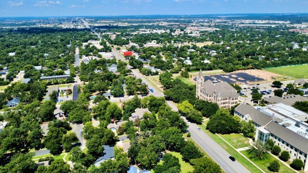 More Photos Of 605-701 E University Ave, Georgetown Storefront Retail Office For Sale