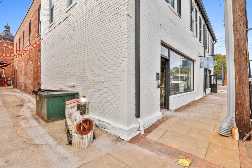 More Photos Of 34-36 Madison St, Newnan Storefront For Lease
