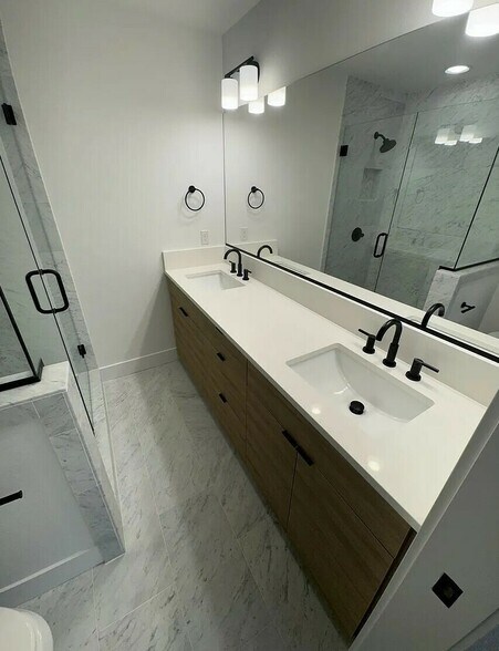 More Photos Of 2387 SE 43rd Ave, Portland Multifamily For Sale