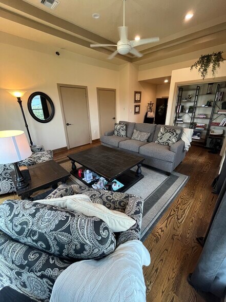 More Photos Of 1302 N Shepherd Dr, Houston Medical For Lease