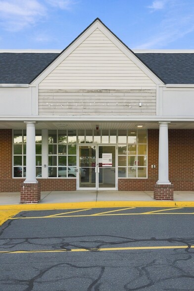 More Photos Of 2 Elm St, Woburn Freestanding For Lease