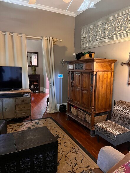 More Photos Of 1933 Esplanade Ave, New Orleans Multifamily For Sale