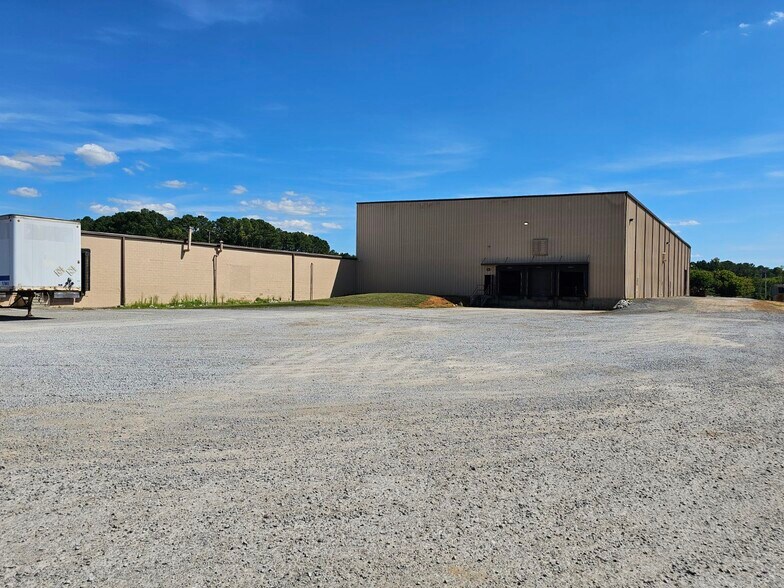 More Photos Of 213 Dennis St, Athens Industrial For Lease