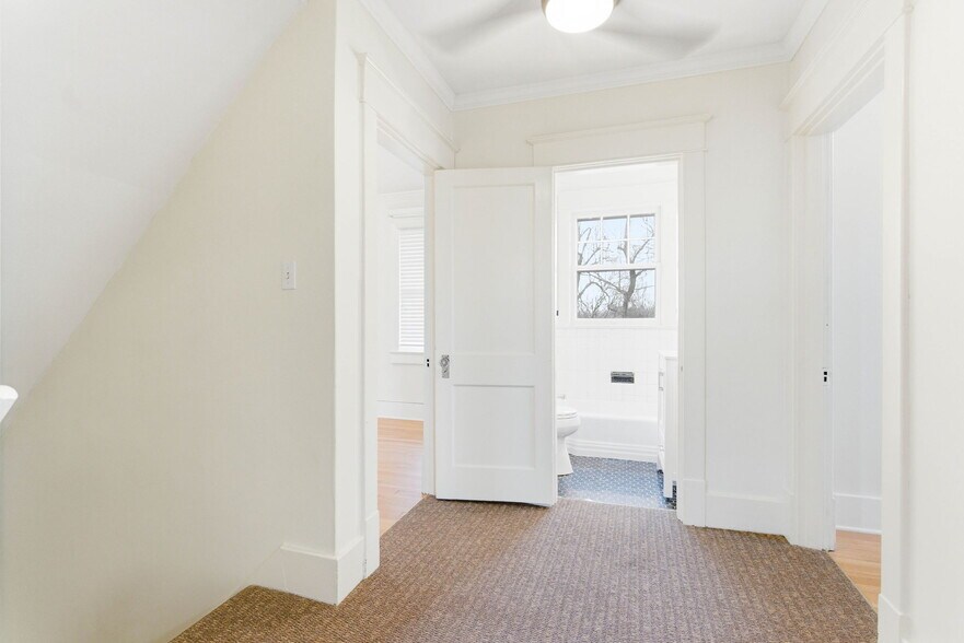 More Photos Of 3208 College Dr, Louisville Office For Sale