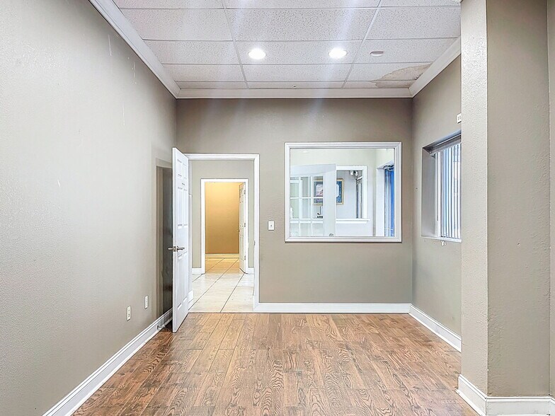 More Photos Of 112 N Mulrennan Rd, Valrico Warehouse For Sale