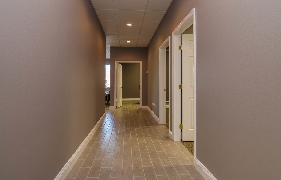 More Photos Of 4960-4962 Royal Gulf Cir, Fort Myers Medical For Lease
