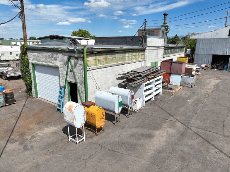 More Photos Of 1621 N Spruce St, La Grande Manufacturing For Sale