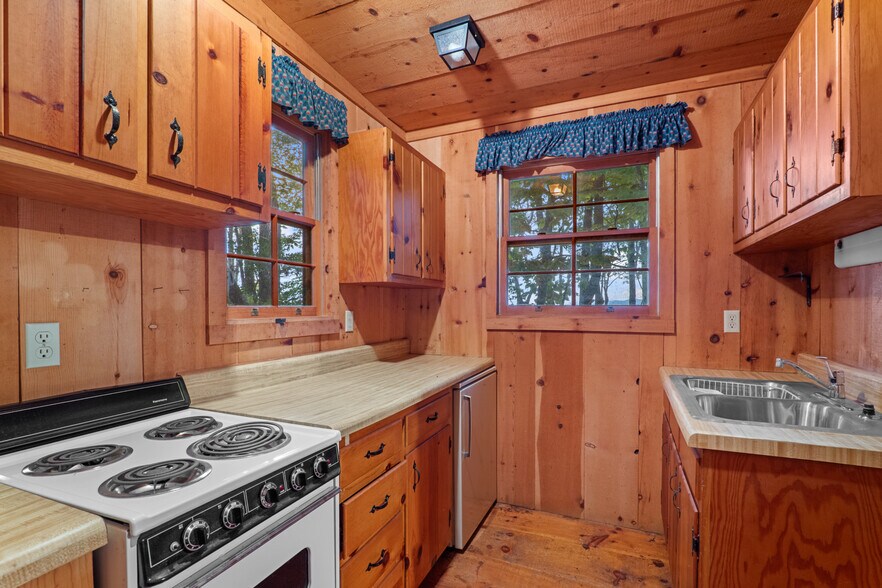 More Photos Of 243 Ridgeline Dr, Brevard Specialty For Sale