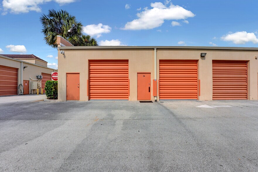 More Photos Of 803 Maplewood Dr, Jupiter Warehouse For Sale