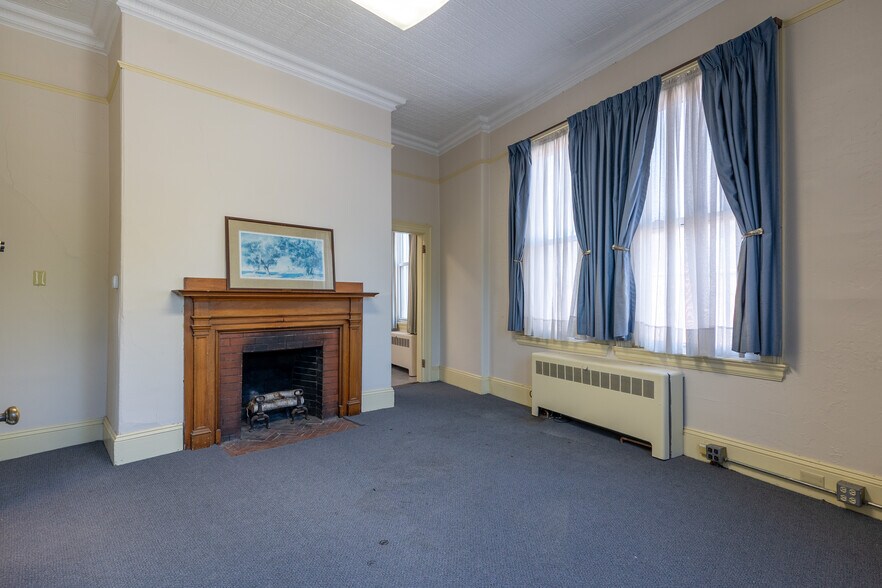 More Photos Of 66 Main St, Ellsworth Office Residential For Sale