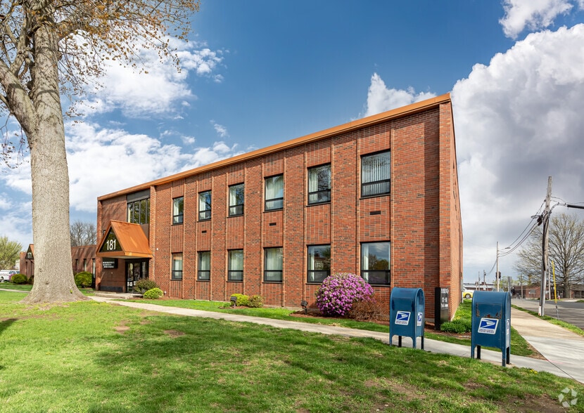 More Photos Of 181 Park Ave, West Springfield Unknown For Lease