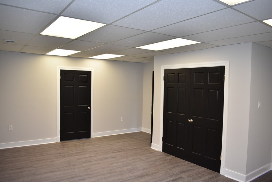 More Photos Of 7300 Hanover Green Dr, Mechanicsville Office For Sale