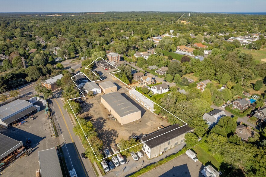 More Photos Of 9 Railroad Ave, East Hampton Convenience Store For Lease