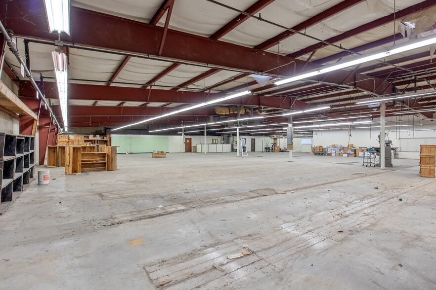 More Photos Of 530 State Fair Blvd, Syracuse Warehouse For Lease
