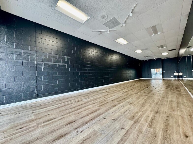 More Photos Of 5520-5530 Santa Monica Blvd, Los Angeles Unknown For Lease