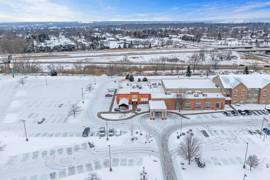 More Photos Of 850 Kepler Dr, Green Bay Restaurant For Sale