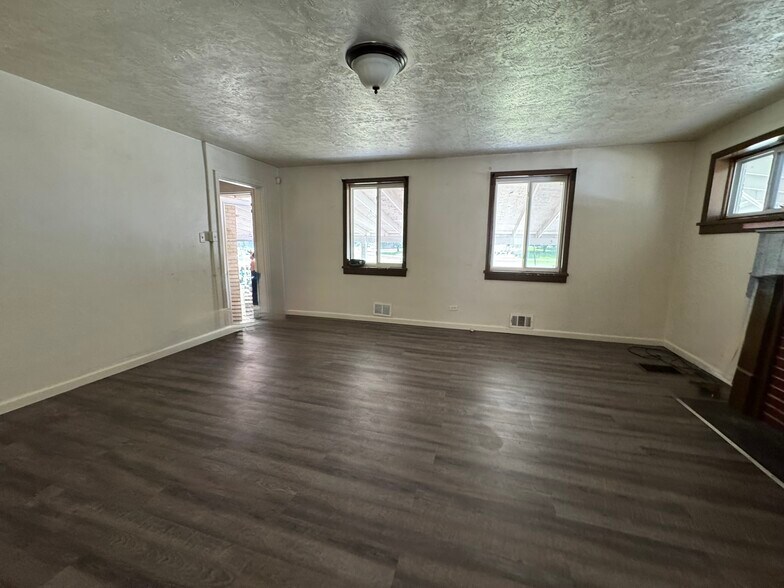 More Photos Of 2215 Clinton Hwy, Powell Office For Sale