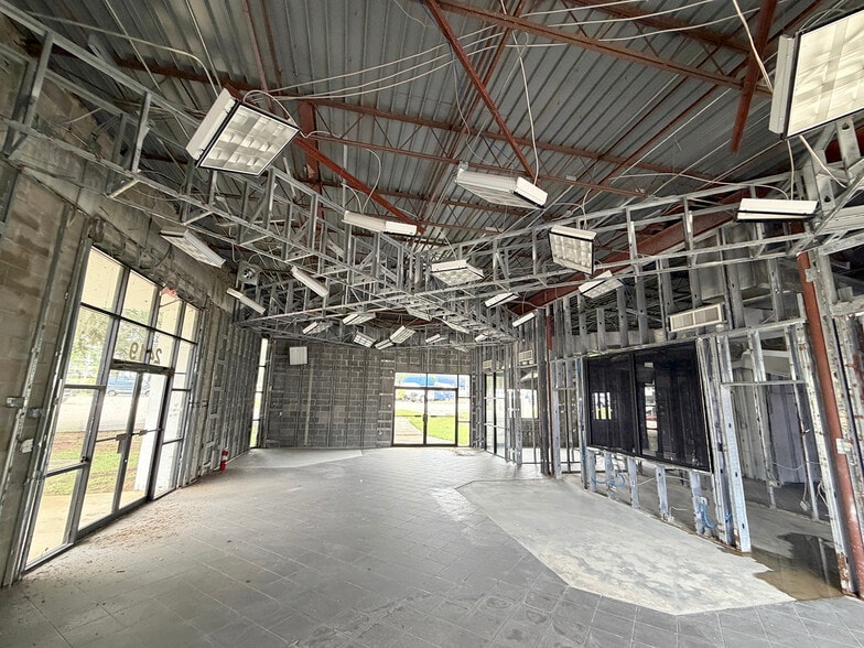 More Photos Of 2419 W Tennessee St, Tallahassee Auto Dealership For Lease