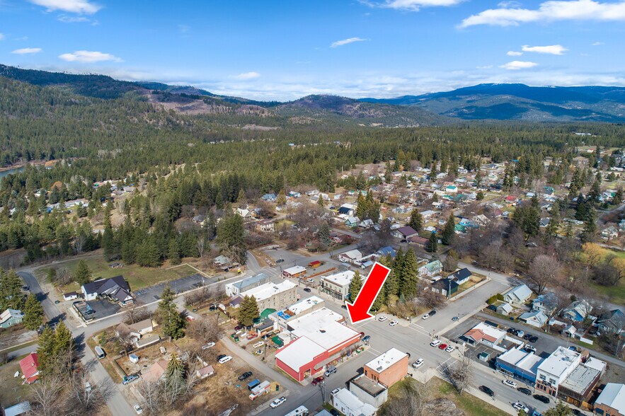 More Photos Of 6210 W Maine St, Spirit Lake Freestanding For Sale