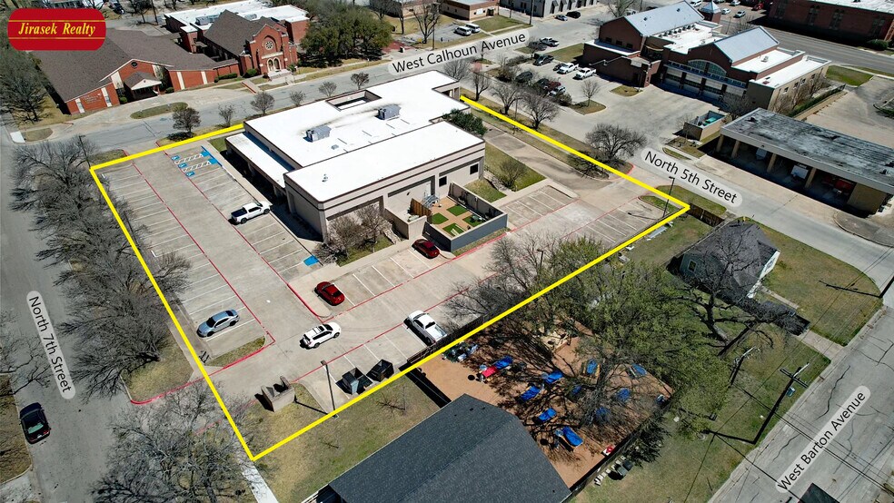 More Photos Of 303 W Calhoun Ave, Temple Office For Sale