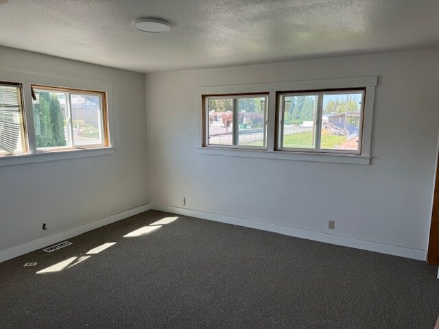 More Photos Of 902 E Maple St, Arlington Medical For Sale