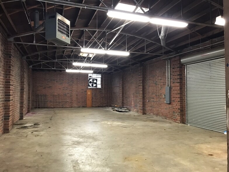 More Photos Of 3133 May St, Charlotte Warehouse For Lease
