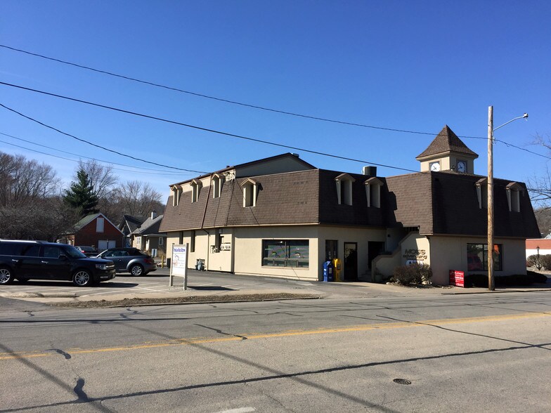 More Photos Of 252 E Washington St, East Peoria Office For Lease