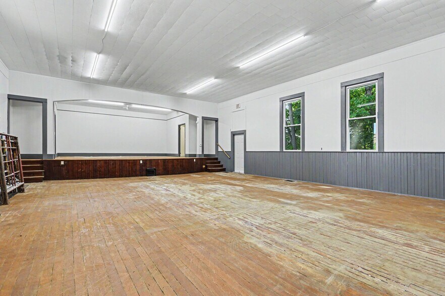 More Photos Of 9030 Columbus Rd, Mount Vernon Office For Sale