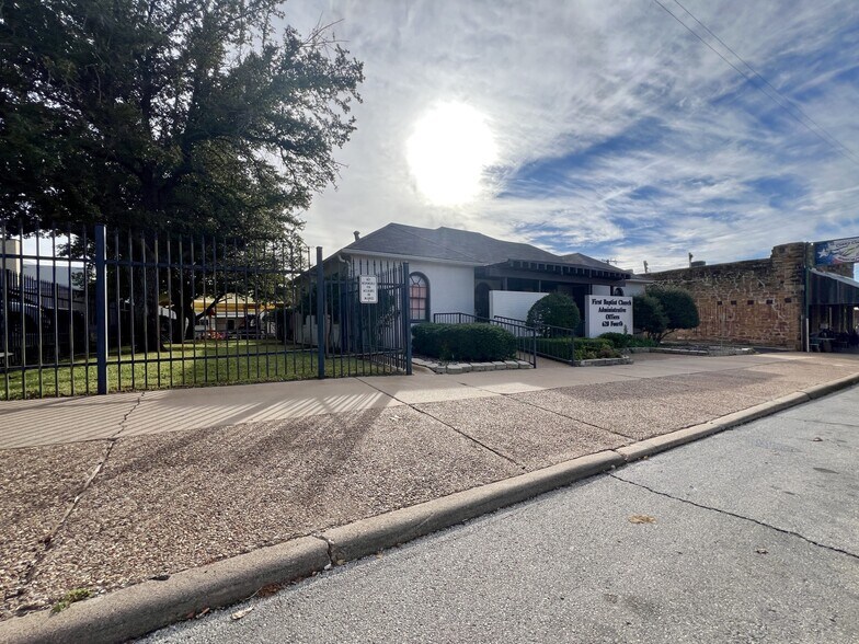 More Photos Of 620 4th St, Graham Office For Sale