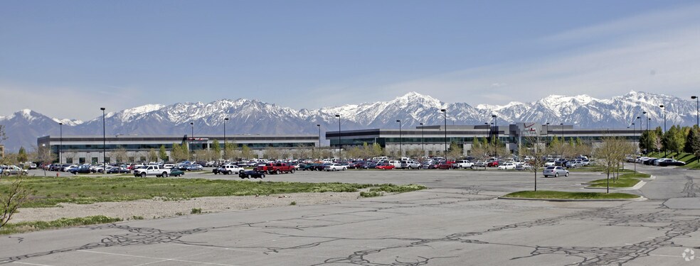 More Photos Of 2737 S Corporate Park Dr, West Valley City Office For Lease