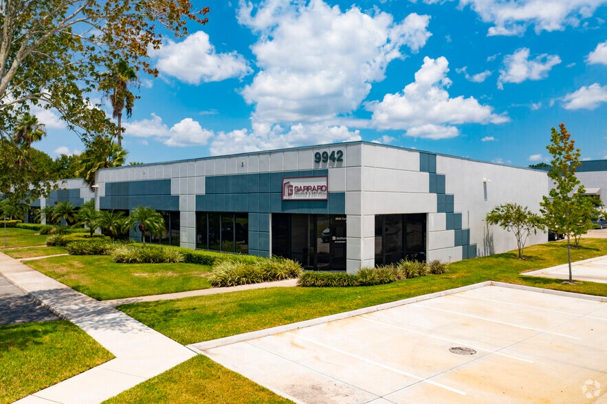 More Photos Of 9940 Currie Davis Dr, Tampa Unknown For Lease