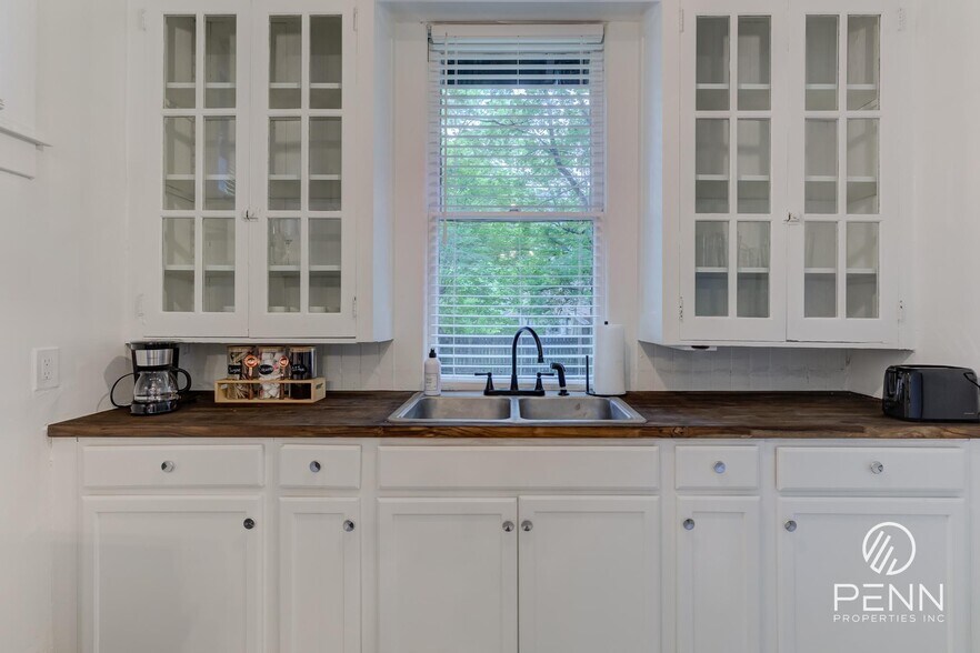 More Photos Of 2033 Young Ave, Memphis Multifamily For Sale