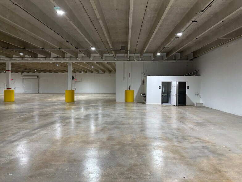 More Photos Of 6599 NW 74th Ave, Miami Warehouse For Lease