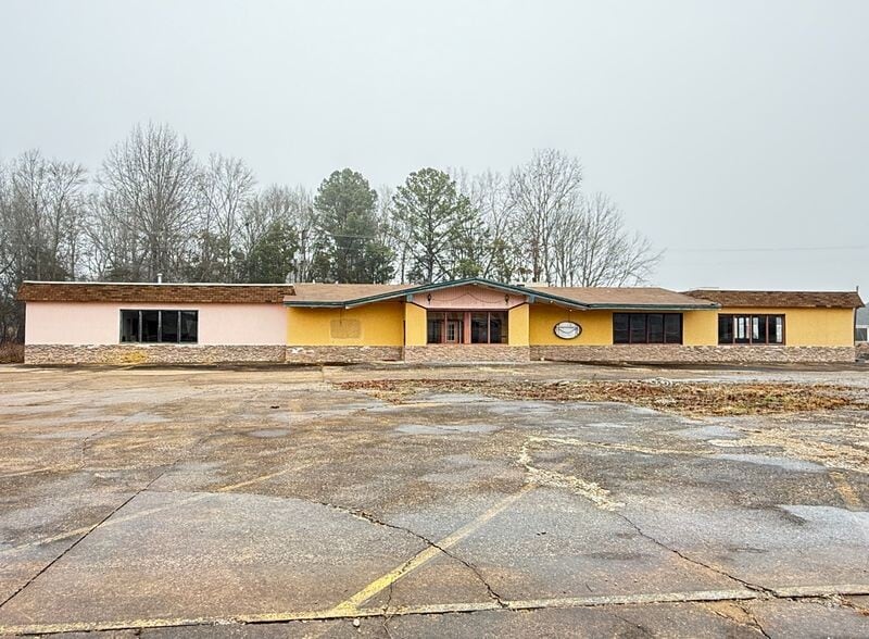Primary Photo Of 811 N 2nd St, Booneville Restaurant For Sale