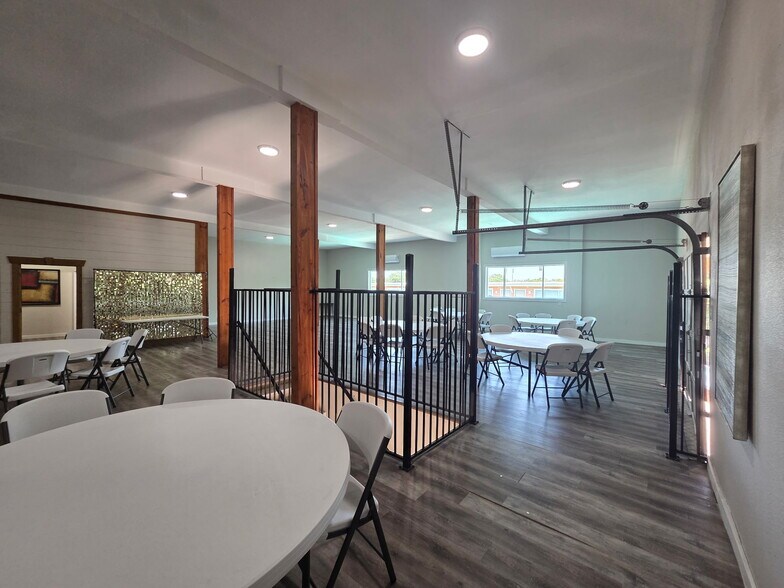 More Photos Of 11457 Dennis Rd, Dallas Apartments For Lease