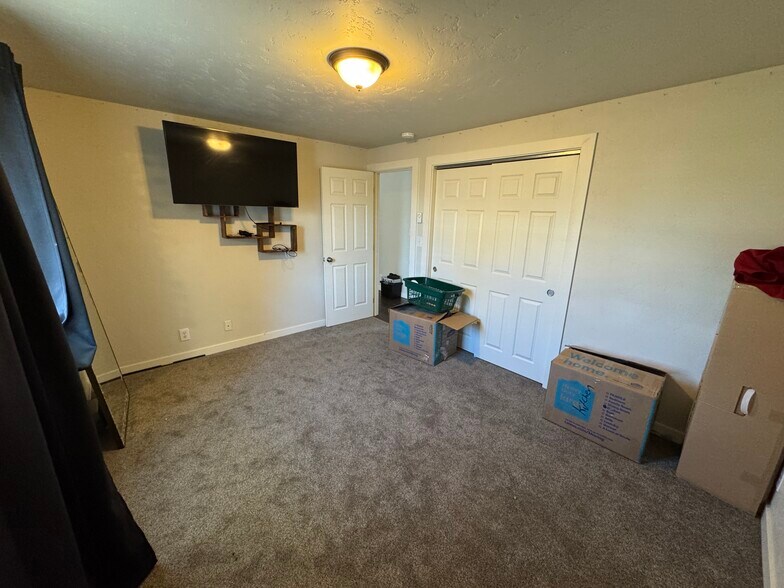 More Photos Of 2908 NW Canal Blvd, Redmond Specialty For Sale