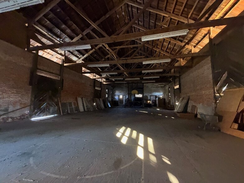 More Photos Of 300 S Randolph Ave, Eufaula Industrial For Sale