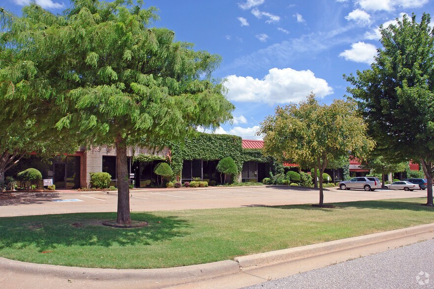 More Photos Of 7700 N Hudson Ave, Oklahoma City Light Manufacturing For Lease