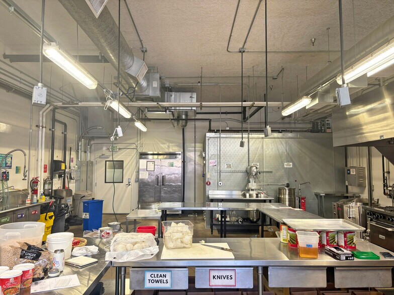 More Photos Of 1140 SE 7th Ave, Portland Manufacturing For Lease