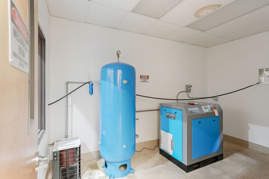 More Photos Of 1852 Fescue St SE, Albany Office For Sale