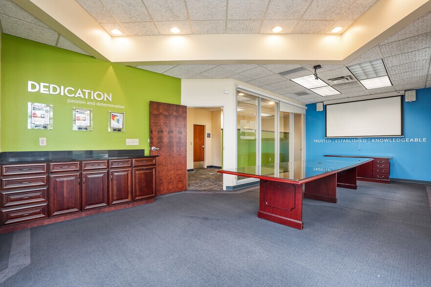 More Photos Of 10567 Sawmill Pky, Powell Office For Lease