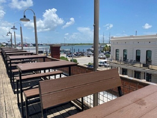 More Photos Of 111 23rd St, Galveston Bar For Lease
